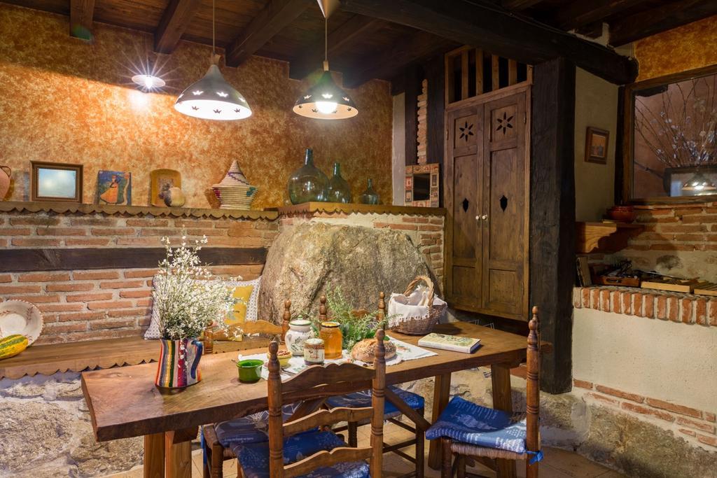 Casa Rural La Casa Del Bosque Navaconcejo Bagian luar foto