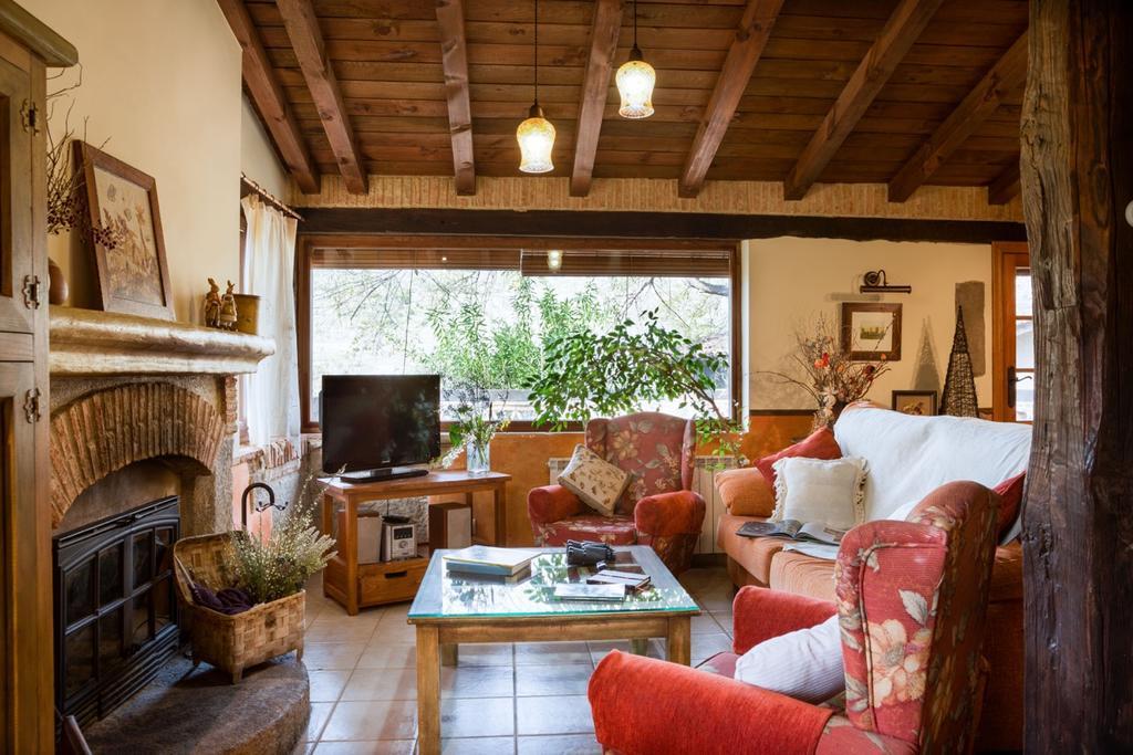 Casa Rural La Casa Del Bosque Navaconcejo Bagian luar foto